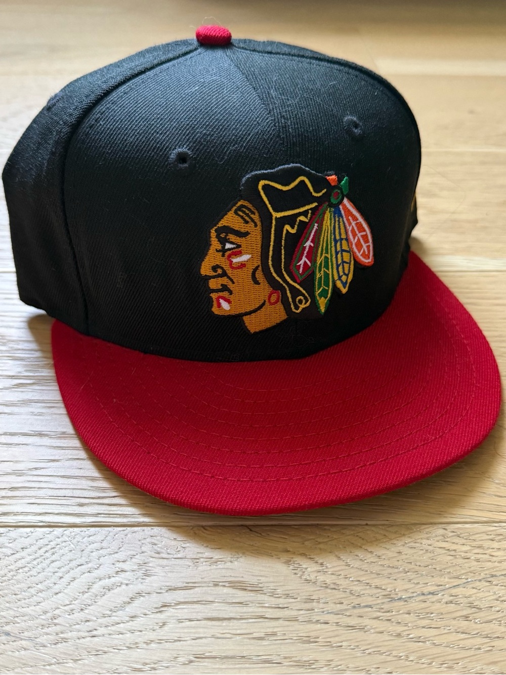 New Era Chicago Blackhawks 59FIFTY Fitted Hat Size 7 1/8 Black Red NHL